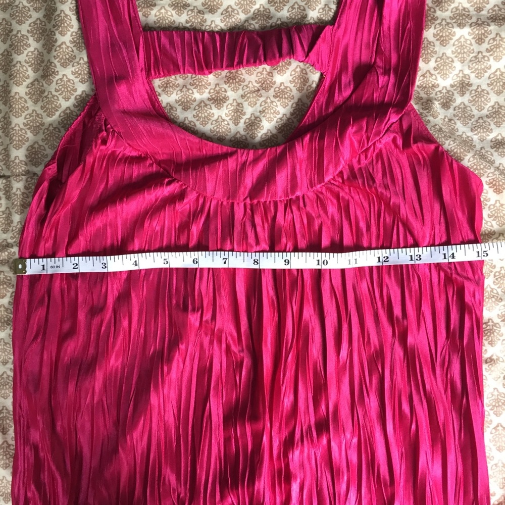 Hot pink tank - Picture 2 of 8